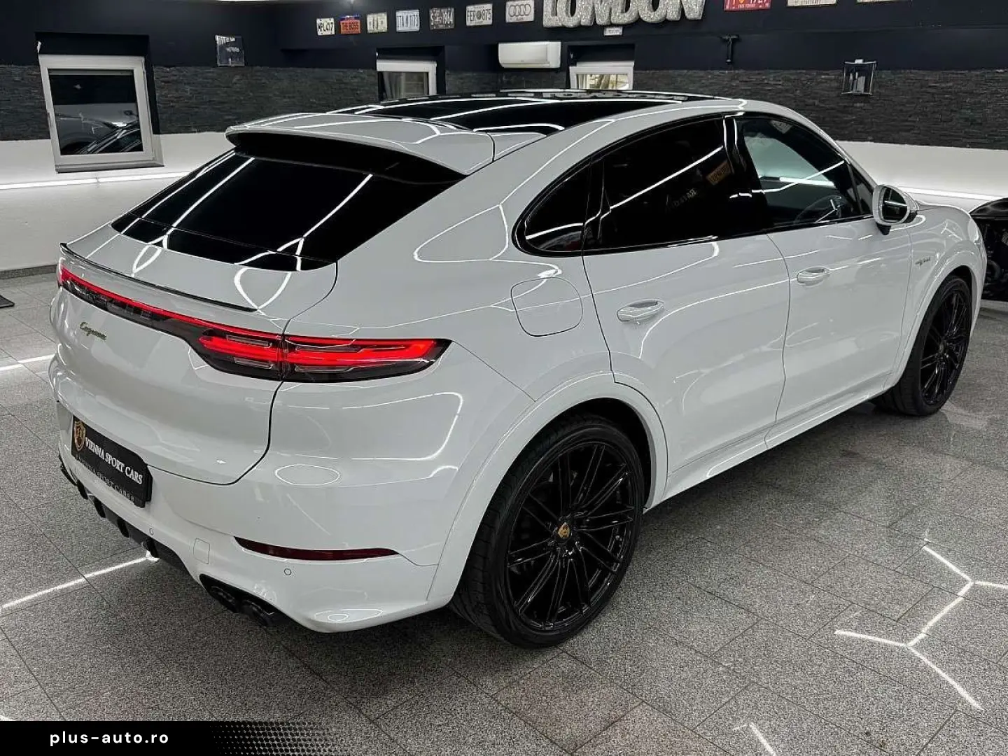 PORSCHE Cayenne Coupe E-Hybrid SPORT-DESIGN volan alcantara