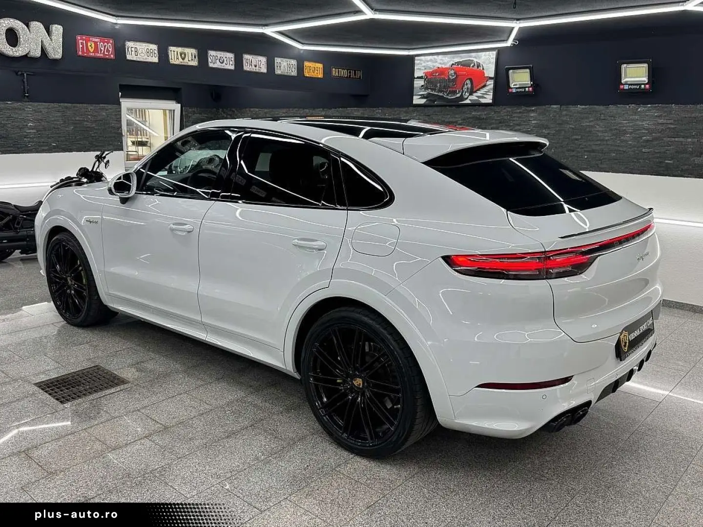PORSCHE Cayenne Coupe E-Hybrid SPORT-DESIGN volan alcantara