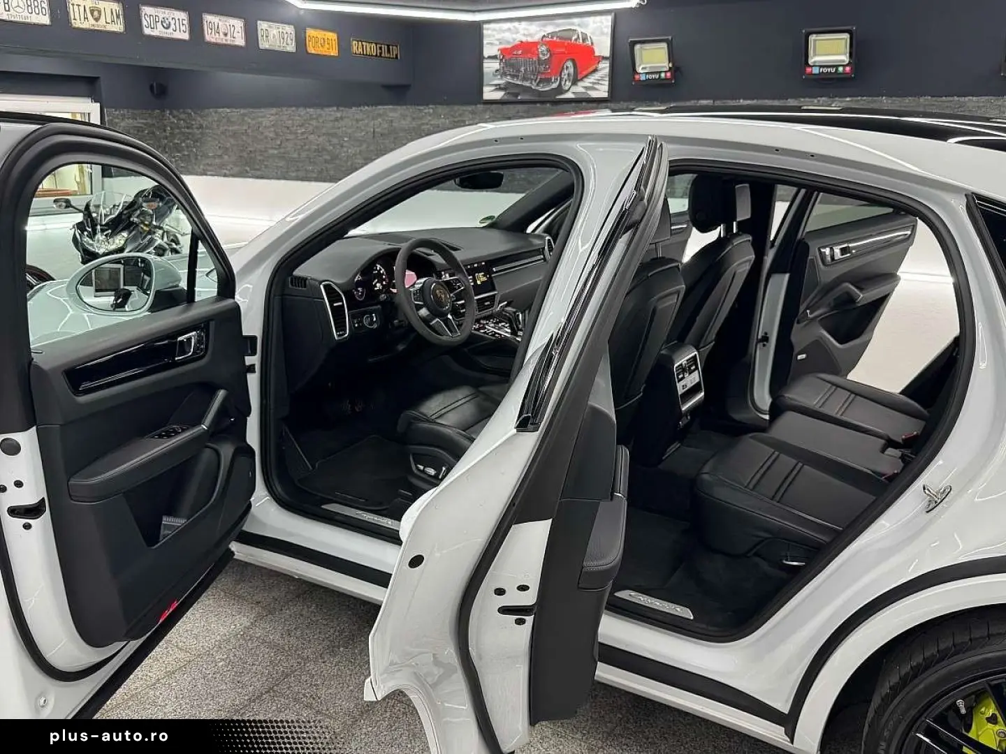 PORSCHE Cayenne Coupe E-Hybrid SPORT-DESIGN volan alcantara