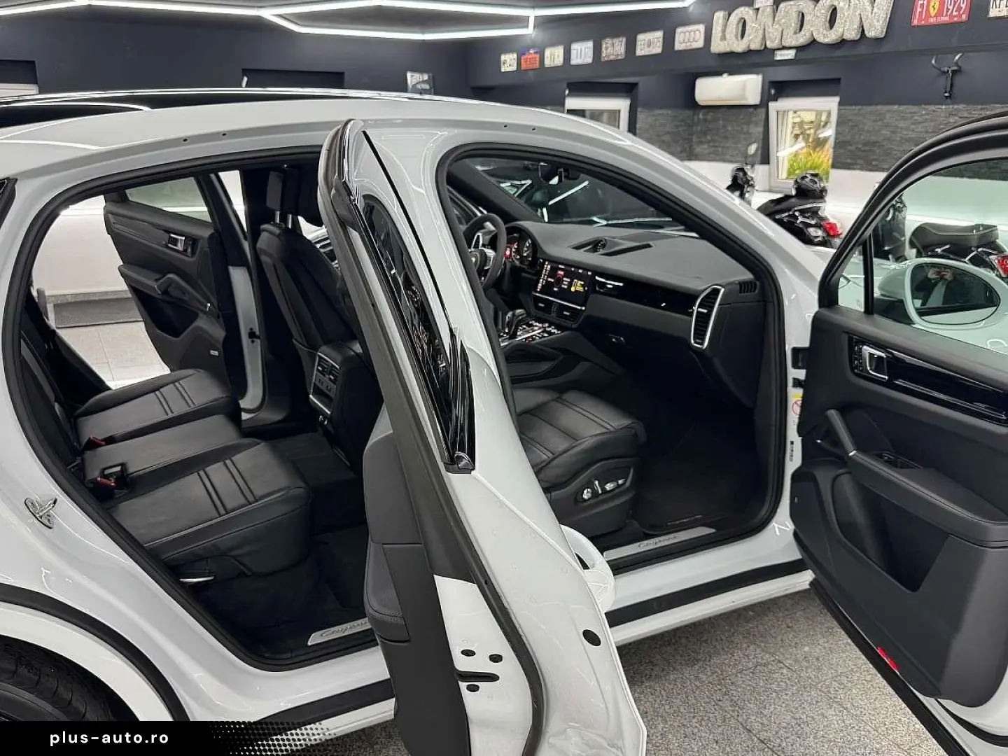 PORSCHE Cayenne Coupe E-Hybrid SPORT-DESIGN volan alcantara