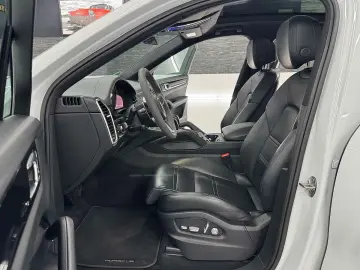 PORSCHE Cayenne Coupe E-Hybrid SPORT-DESIGN volan alcantara