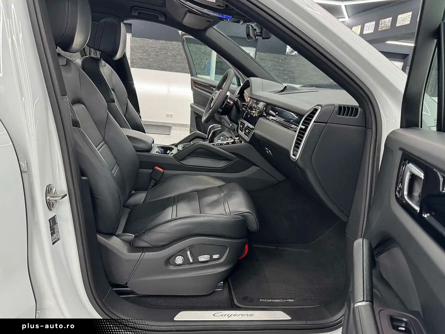 PORSCHE Cayenne Coupe E-Hybrid SPORT-DESIGN volan alcantara