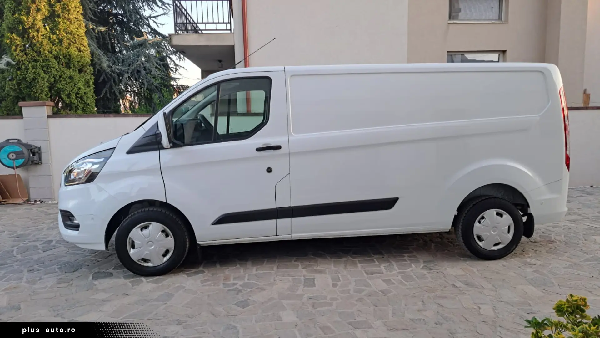 FORD CUSTOM VAN TREND L2H1 FWD