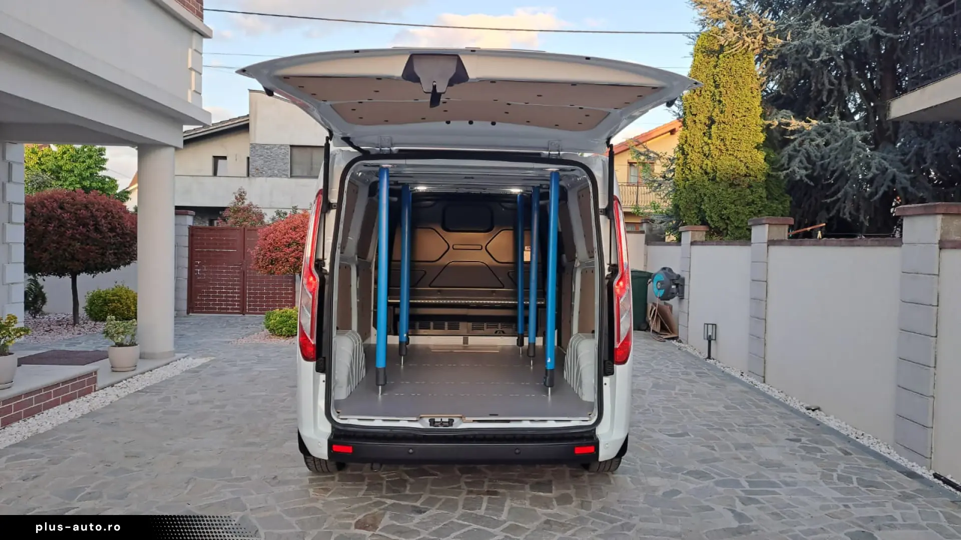 FORD CUSTOM VAN TREND L2H1 FWD