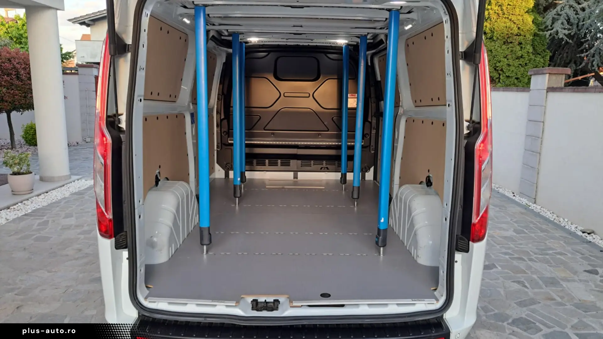 FORD CUSTOM VAN TREND L2H1 FWD