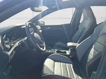 Volkswagen Golf VIII 2.0 TSI GTI Clubsport PANO Akrapovic