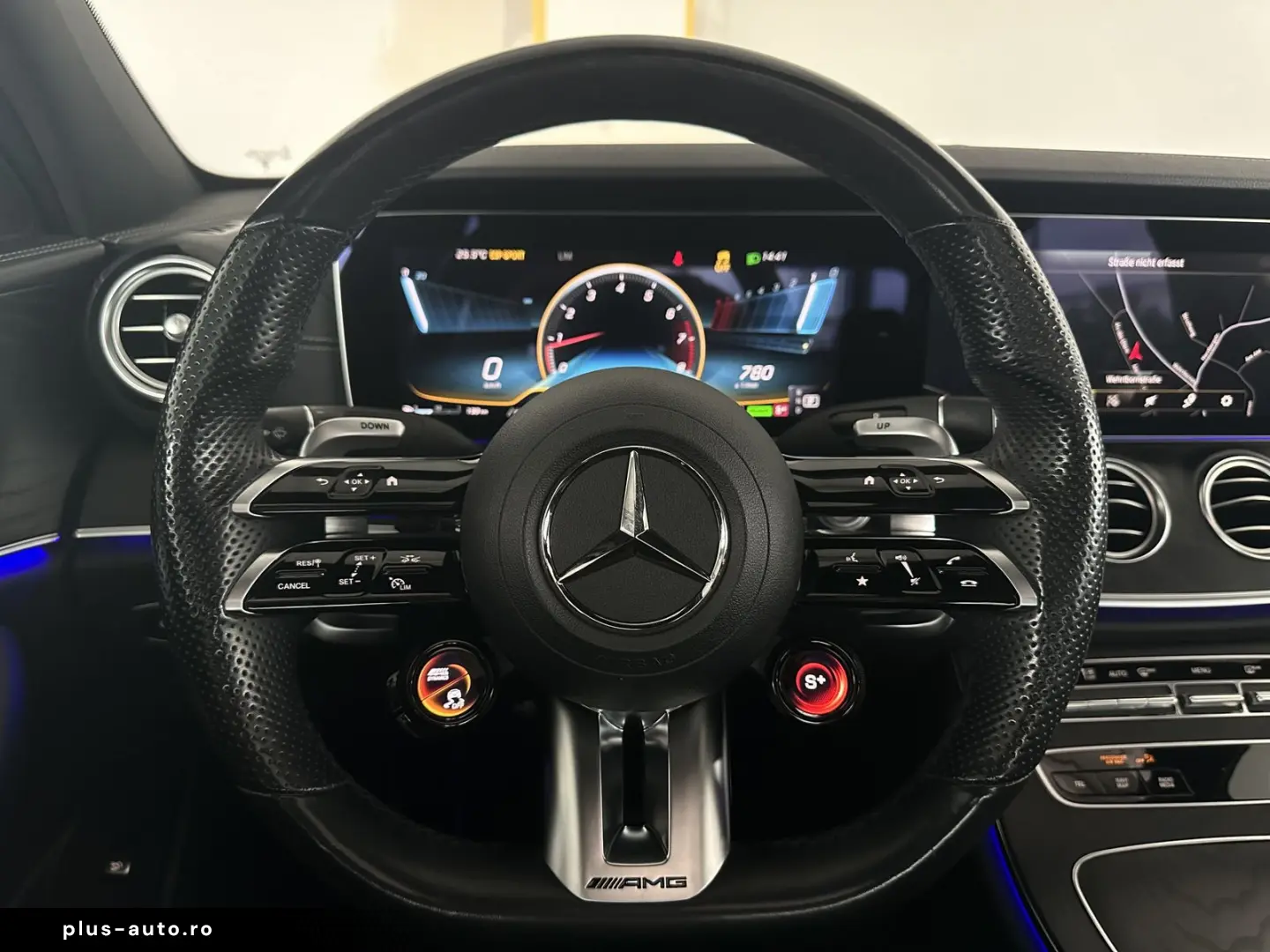 MERCEDES-BENZ E 53 AMG 4Matic   PANO  MEM  LED  360  PERFORM
