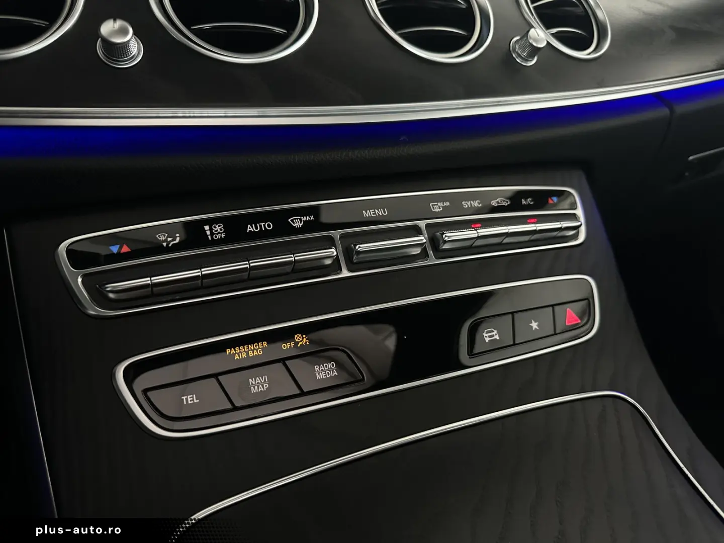 MERCEDES-BENZ E 53 AMG 4Matic   PANO  MEM  LED  360  PERFORM