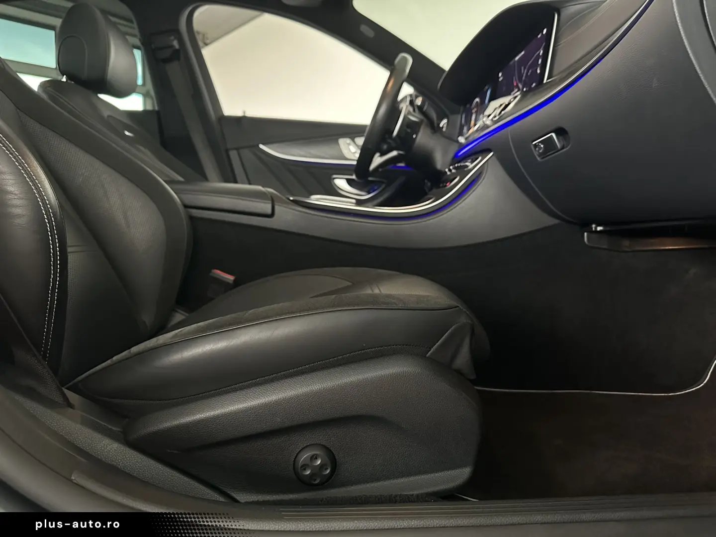 MERCEDES-BENZ E 53 AMG 4Matic   PANO  MEM  LED  360  PERFORM