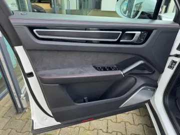 PORSCHE Cayenne Coupé GTS Burm3D 18Wege HA Chrono Approv