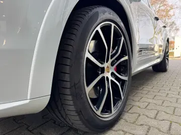 PORSCHE Cayenne Coupé GTS Burm3D 18Wege HA Chrono Approv