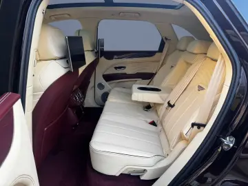 BENTLEY Bentayga  AZURE V8 - MY25