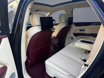 BENTLEY Bentayga  AZURE V8 - MY25
