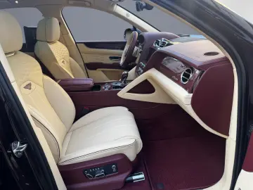 BENTLEY Bentayga  AZURE V8 - MY25