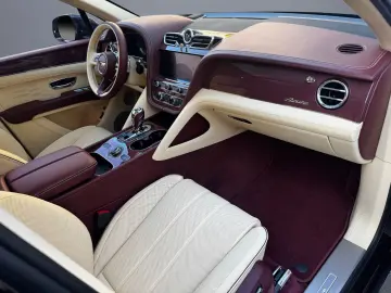 BENTLEY Bentayga  AZURE V8 - MY25
