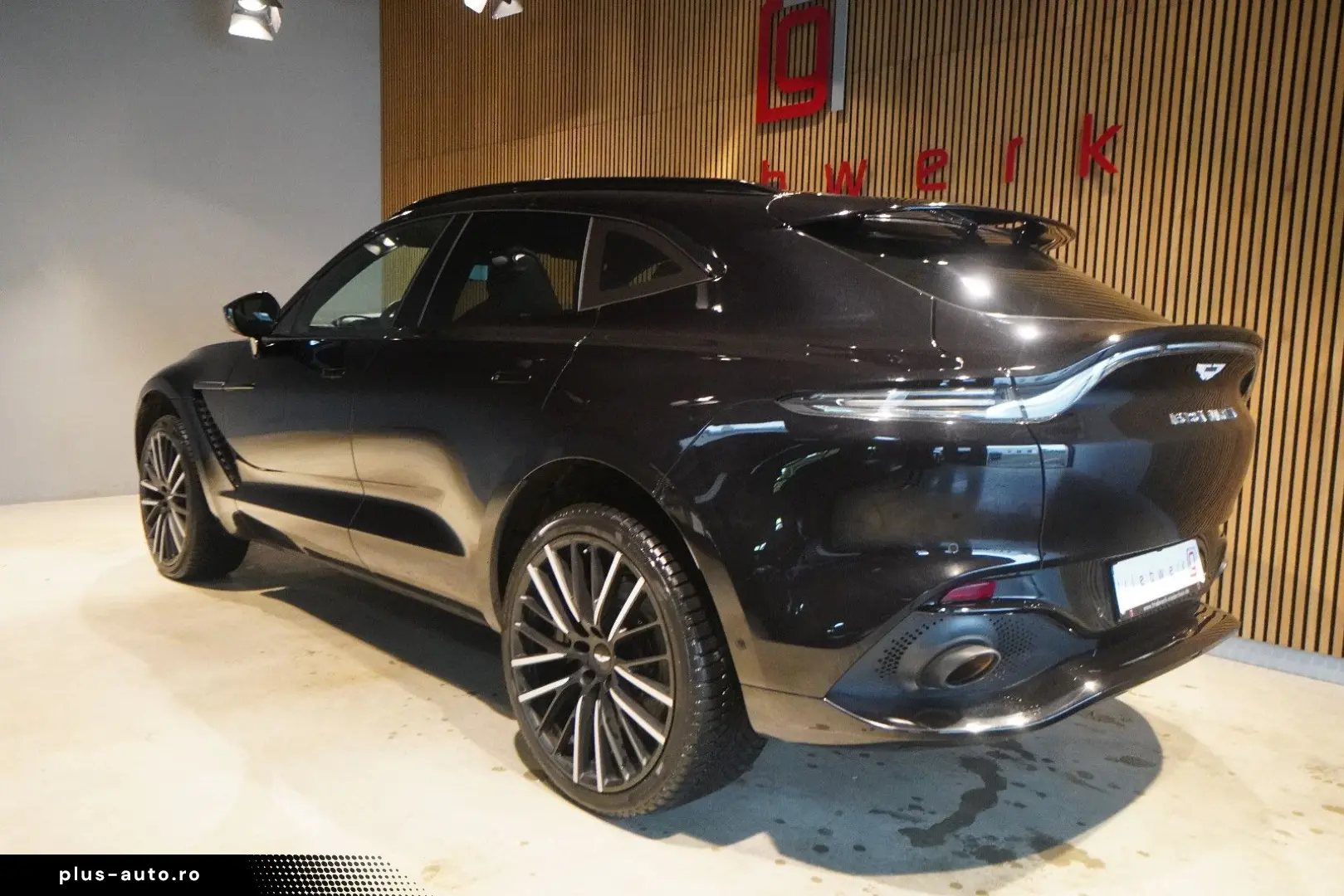 ASTON MARTIN DBX 4.0 V8-BRD-U-frei-Schwarz Braun-23 Zoll