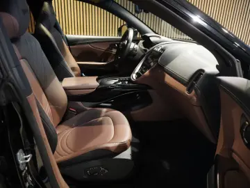 ASTON MARTIN DBX 4.0 V8-BRD-U-frei-Schwarz Braun-23 Zoll