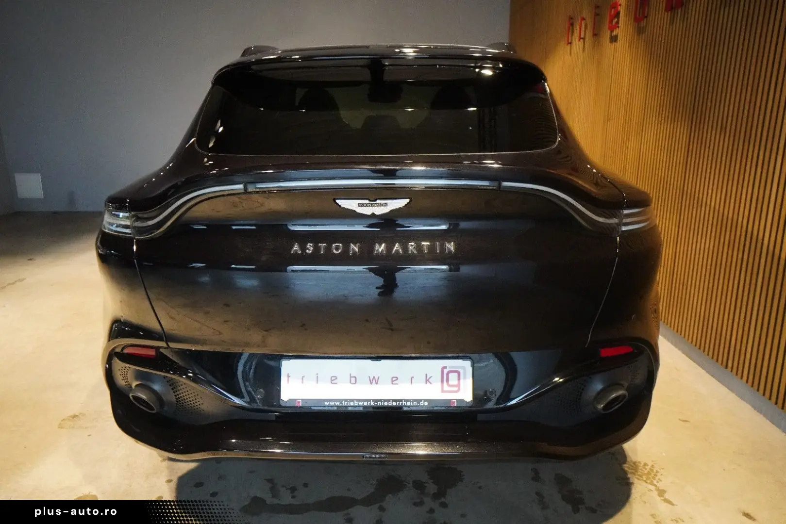 ASTON MARTIN DBX 4.0 V8-BRD-U-frei-Schwarz Braun-23 Zoll