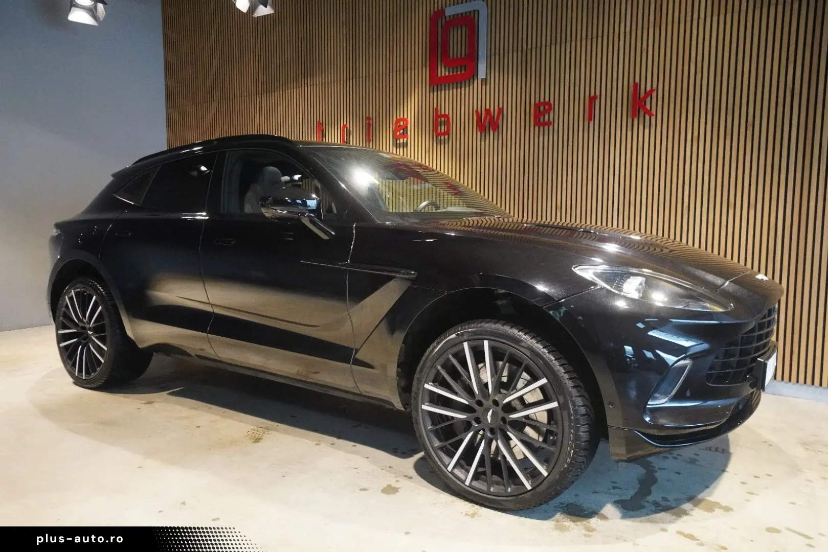 ASTON MARTIN DBX 4.0 V8-BRD-U-frei-Schwarz Braun-23 Zoll