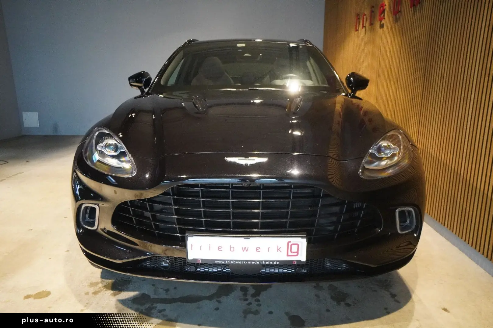 ASTON MARTIN DBX 4.0 V8-BRD-U-frei-Schwarz Braun-23 Zoll
