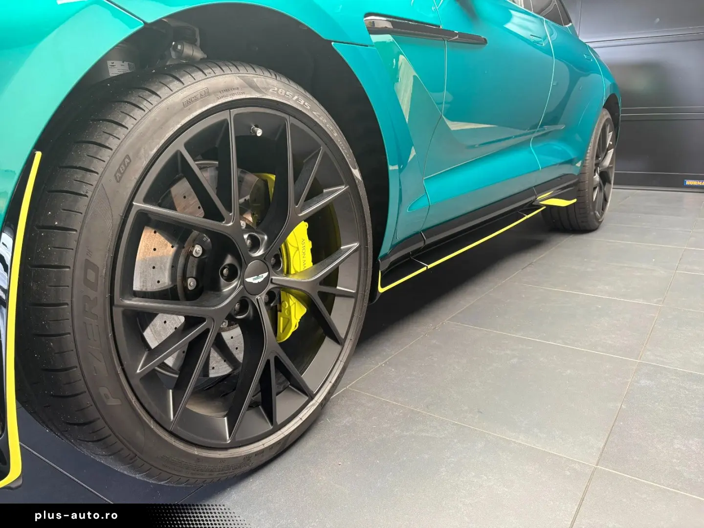 ASTON MARTIN DBX707 AMR24 Edition - Carbon