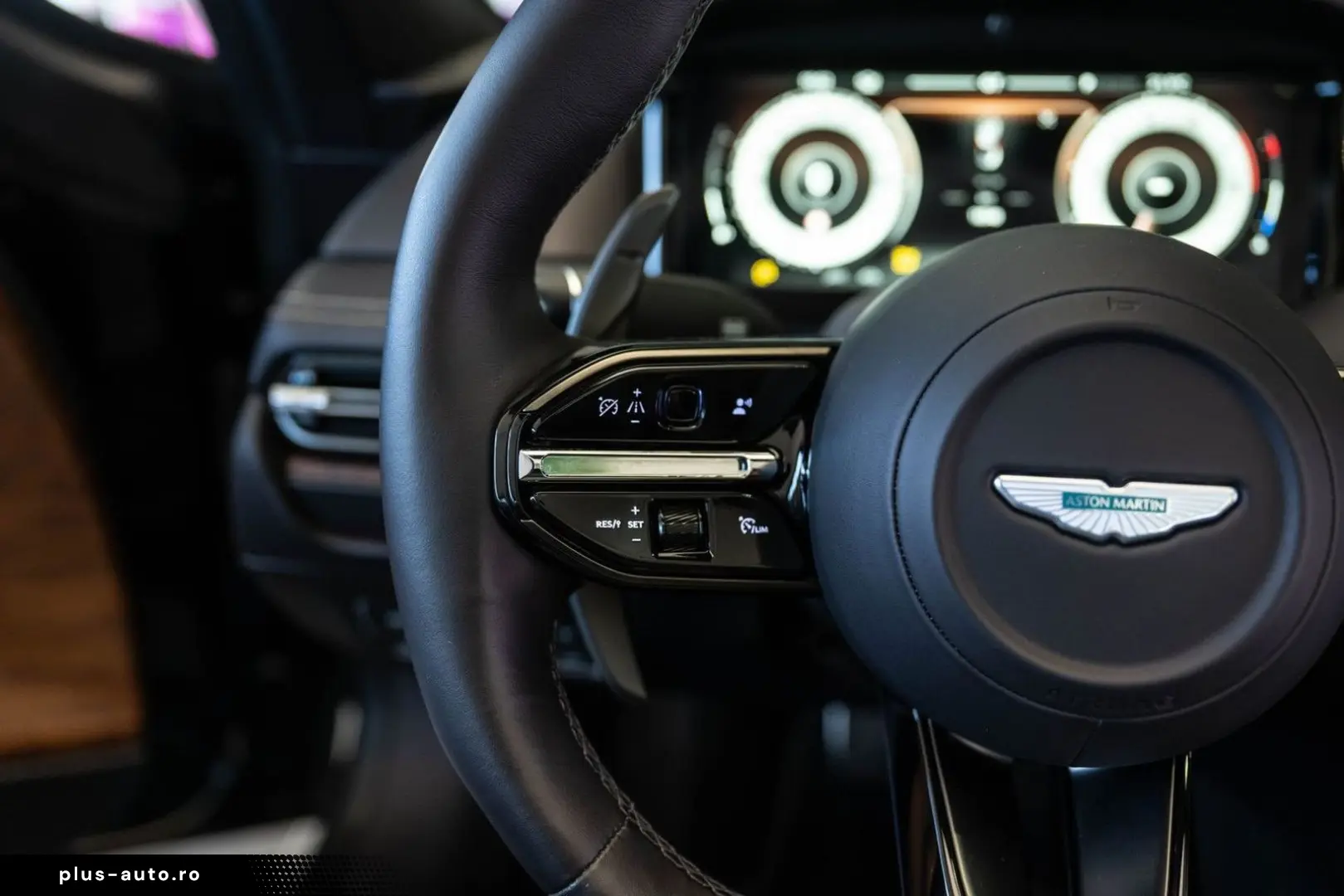 ASTON MARTIN DB12 VOLANTE 4.0 V8