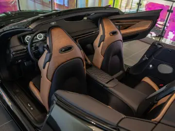 ASTON MARTIN DB12 VOLANTE 4.0 V8