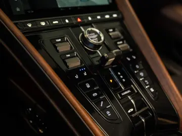 ASTON MARTIN DB12 VOLANTE 4.0 V8