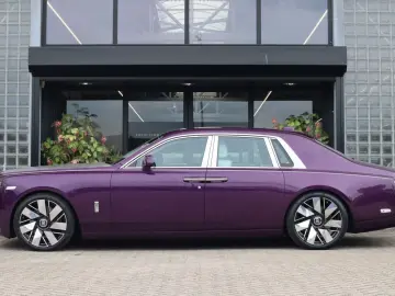 ROLLS ROYCE Phantom Series II  The Extrovert    Starlight