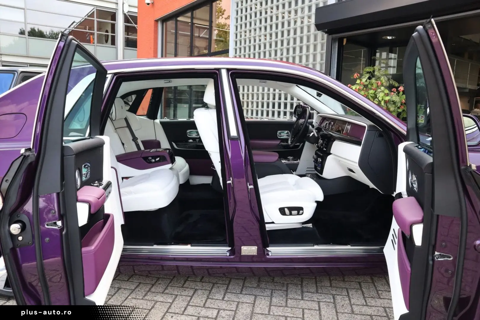 ROLLS ROYCE Phantom Series II  The Extrovert    Starlight