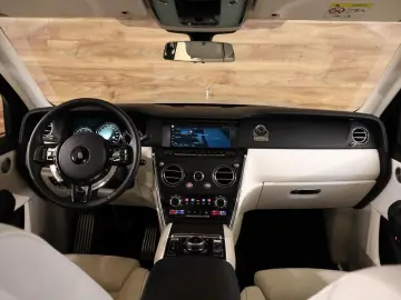 ROLLS ROYCE Cullinan 6.75 V12 Two-Tone Massage Pano Bespoke