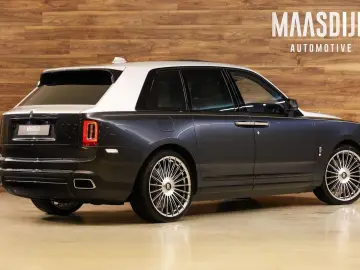 ROLLS ROYCE Cullinan 6.75 V12 Two-Tone Massage Pano Bespoke
