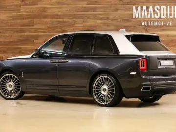 ROLLS ROYCE Cullinan 6.75 V12 Two-Tone Massage Pano Bespoke