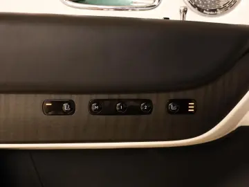 ROLLS ROYCE Cullinan 6.75 V12 Two-Tone Massage Pano Bespoke