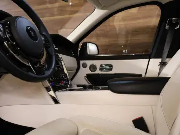 ROLLS ROYCE Cullinan 6.75 V12 Two-Tone Massage Pano Bespoke