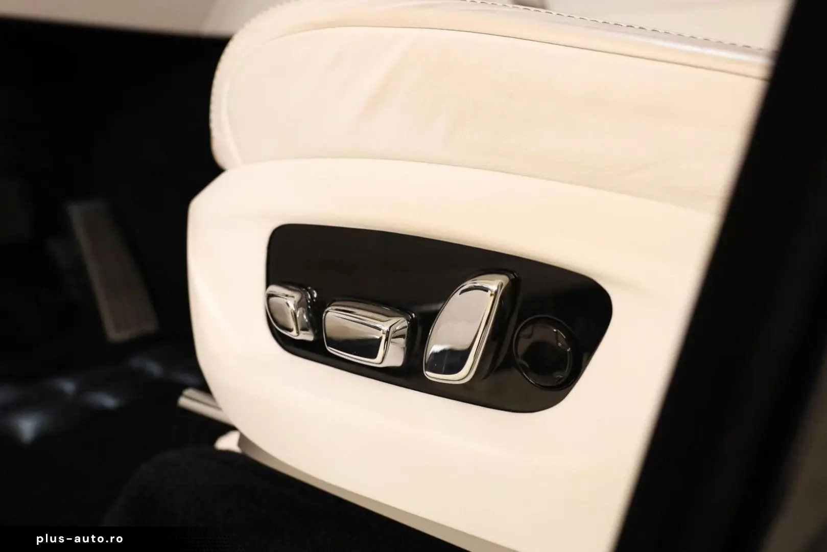 ROLLS ROYCE Cullinan 6.75 V12 Two-Tone Massage Pano Bespoke