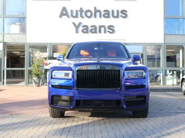 ROLLS ROYCE Cullinan 6.8 V12 Black Badge TV SKY MANDARIN 22