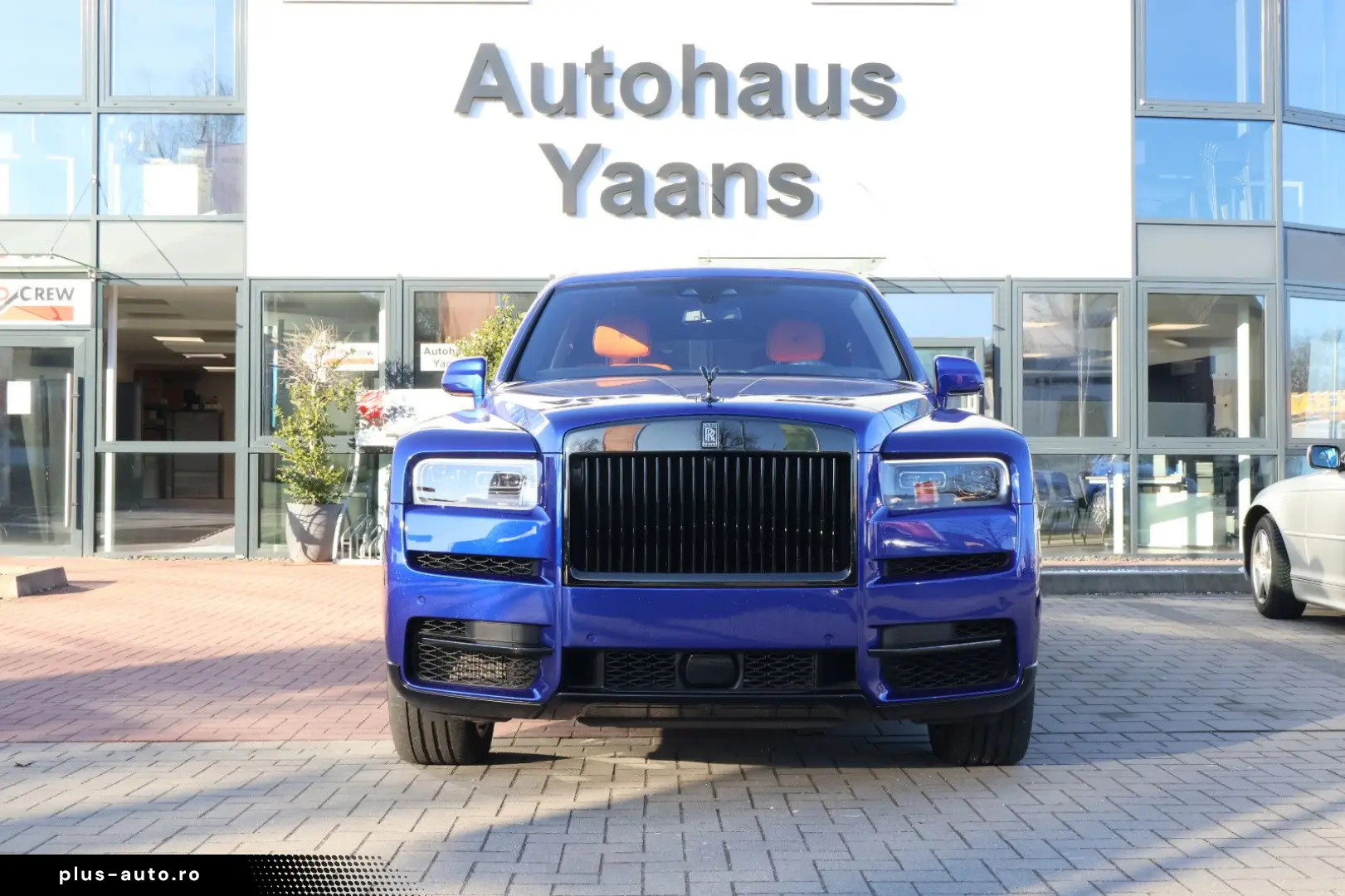 ROLLS ROYCE Cullinan 6.8 V12 Black Badge TV SKY MANDARIN 22