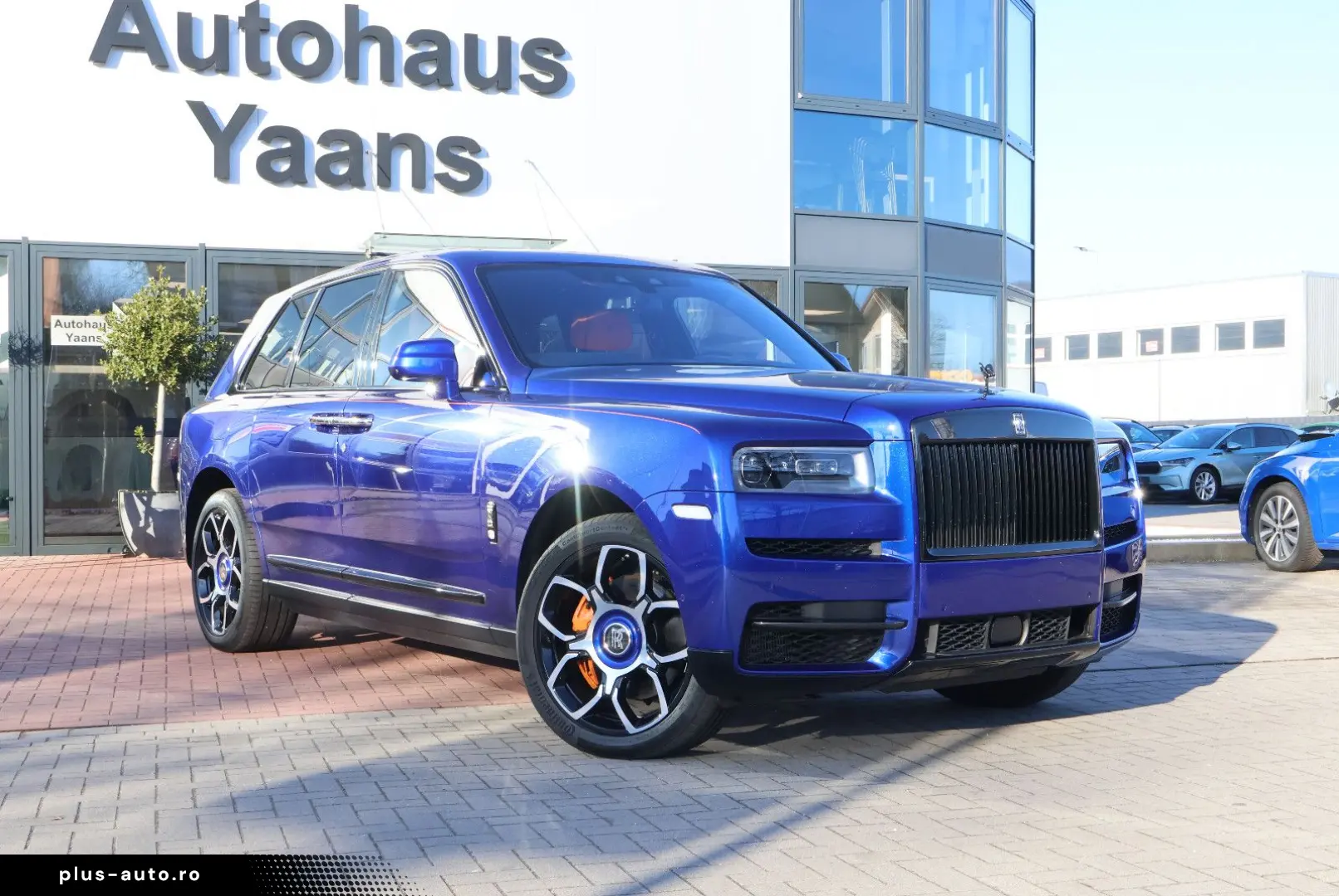 ROLLS ROYCE Cullinan 6.8 V12 Black Badge TV SKY MANDARIN 22