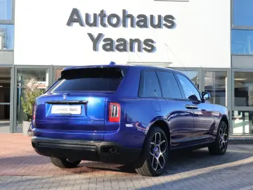ROLLS ROYCE Cullinan 6.8 V12 Black Badge TV SKY MANDARIN 22