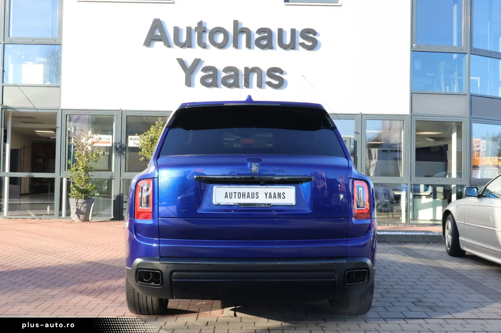 ROLLS ROYCE Cullinan 6.8 V12 Black Badge TV SKY MANDARIN 22