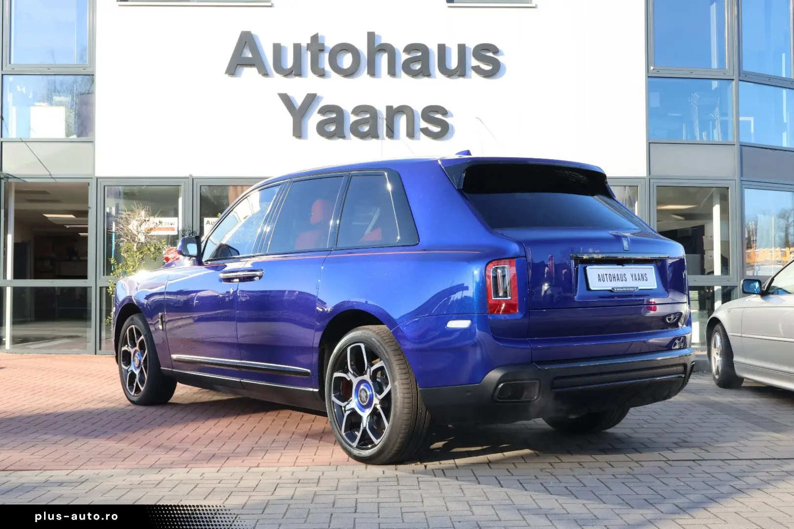 ROLLS ROYCE Cullinan 6.8 V12 Black Badge TV SKY MANDARIN 22