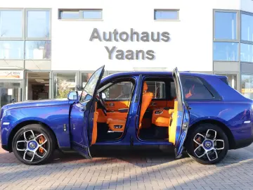 ROLLS ROYCE Cullinan 6.8 V12 Black Badge TV SKY MANDARIN 22