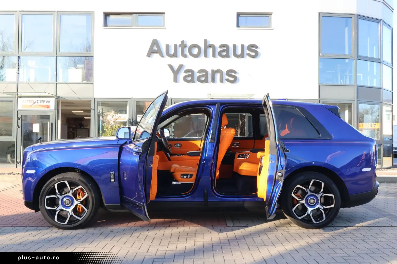 ROLLS ROYCE Cullinan 6.8 V12 Black Badge TV SKY MANDARIN 22