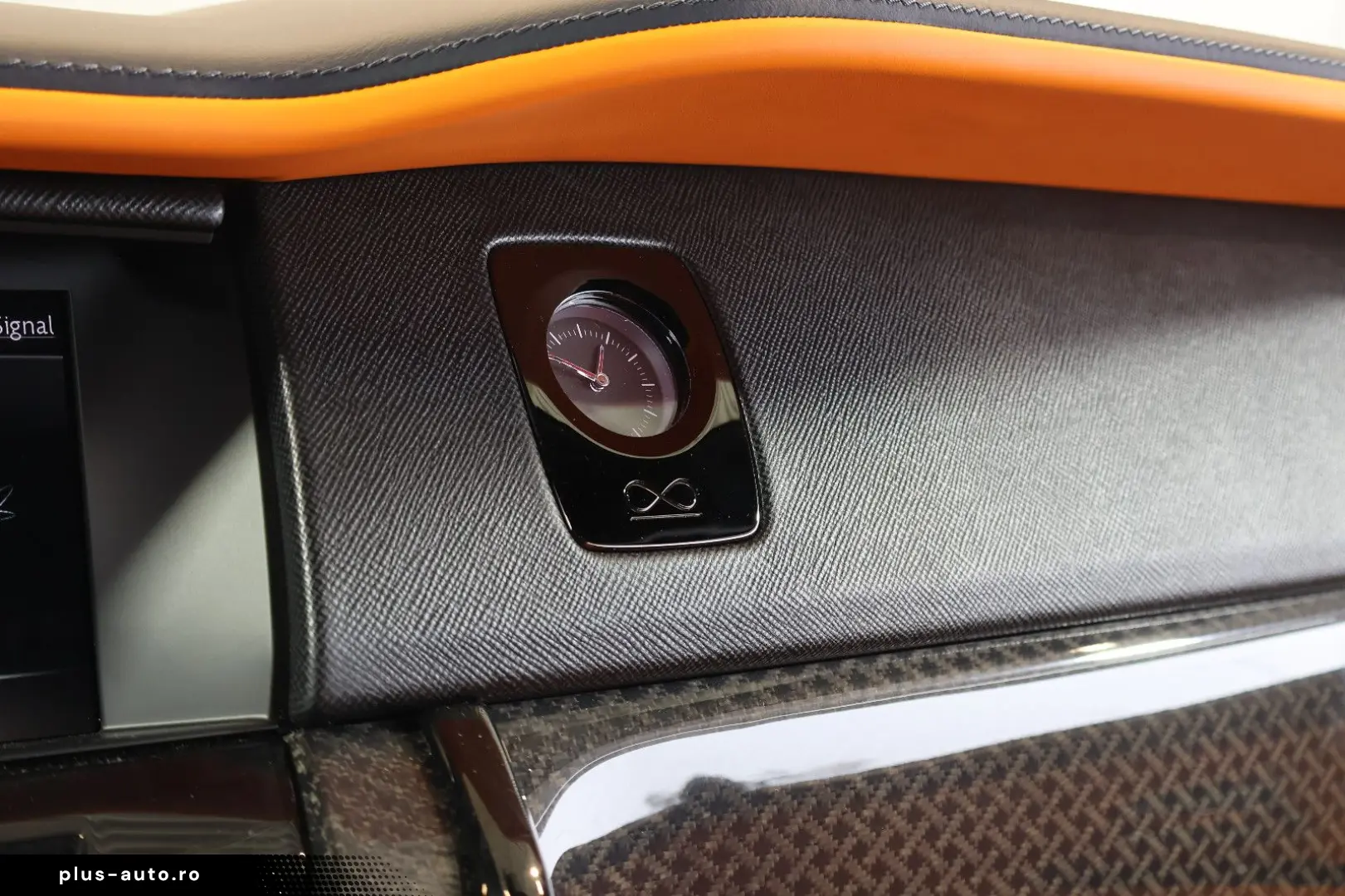 ROLLS ROYCE Cullinan 6.8 V12 Black Badge TV SKY MANDARIN 22