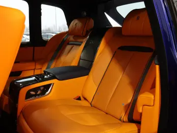 ROLLS ROYCE Cullinan 6.8 V12 Black Badge TV SKY MANDARIN 22