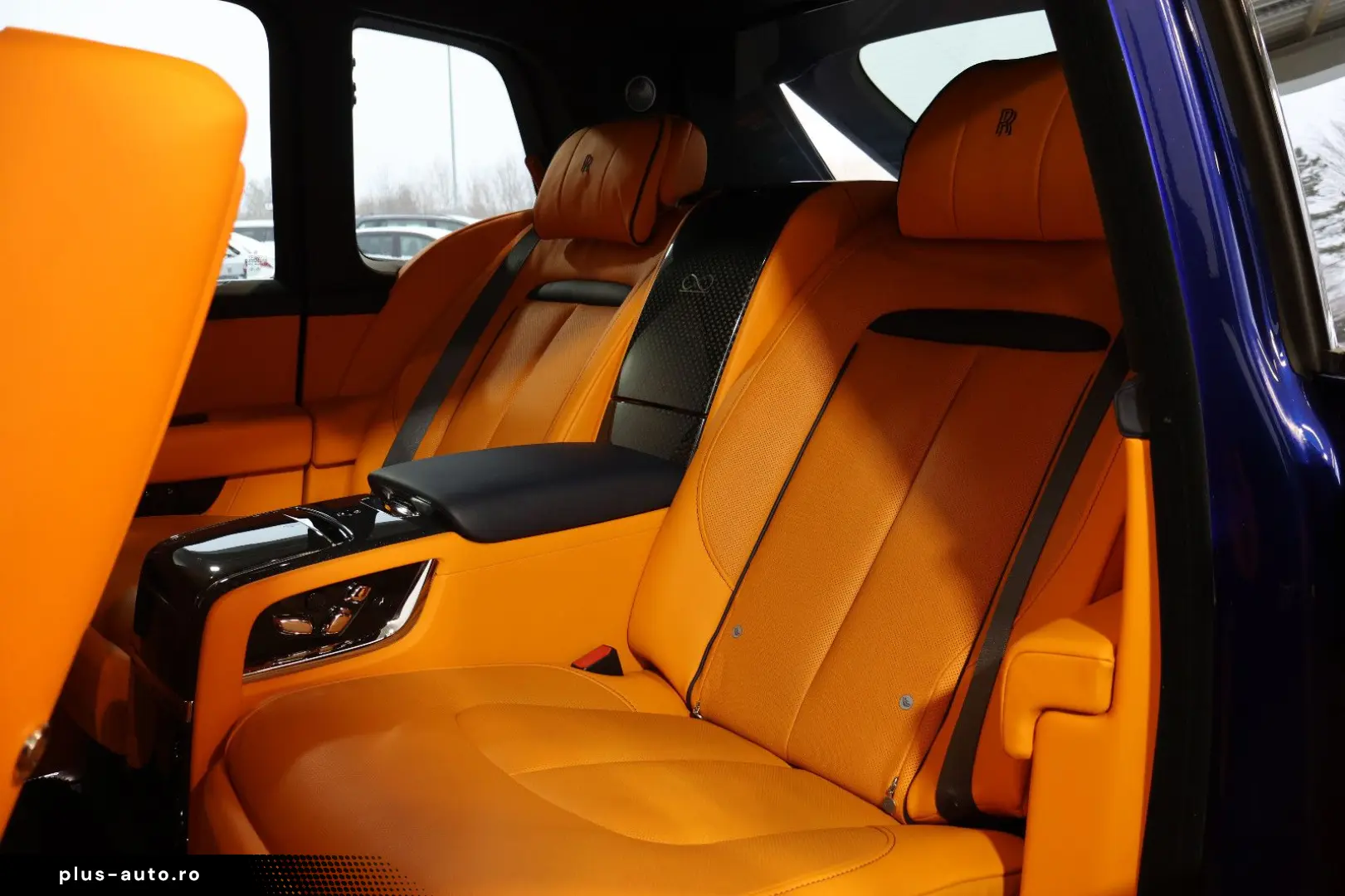 ROLLS ROYCE Cullinan 6.8 V12 Black Badge TV SKY MANDARIN 22