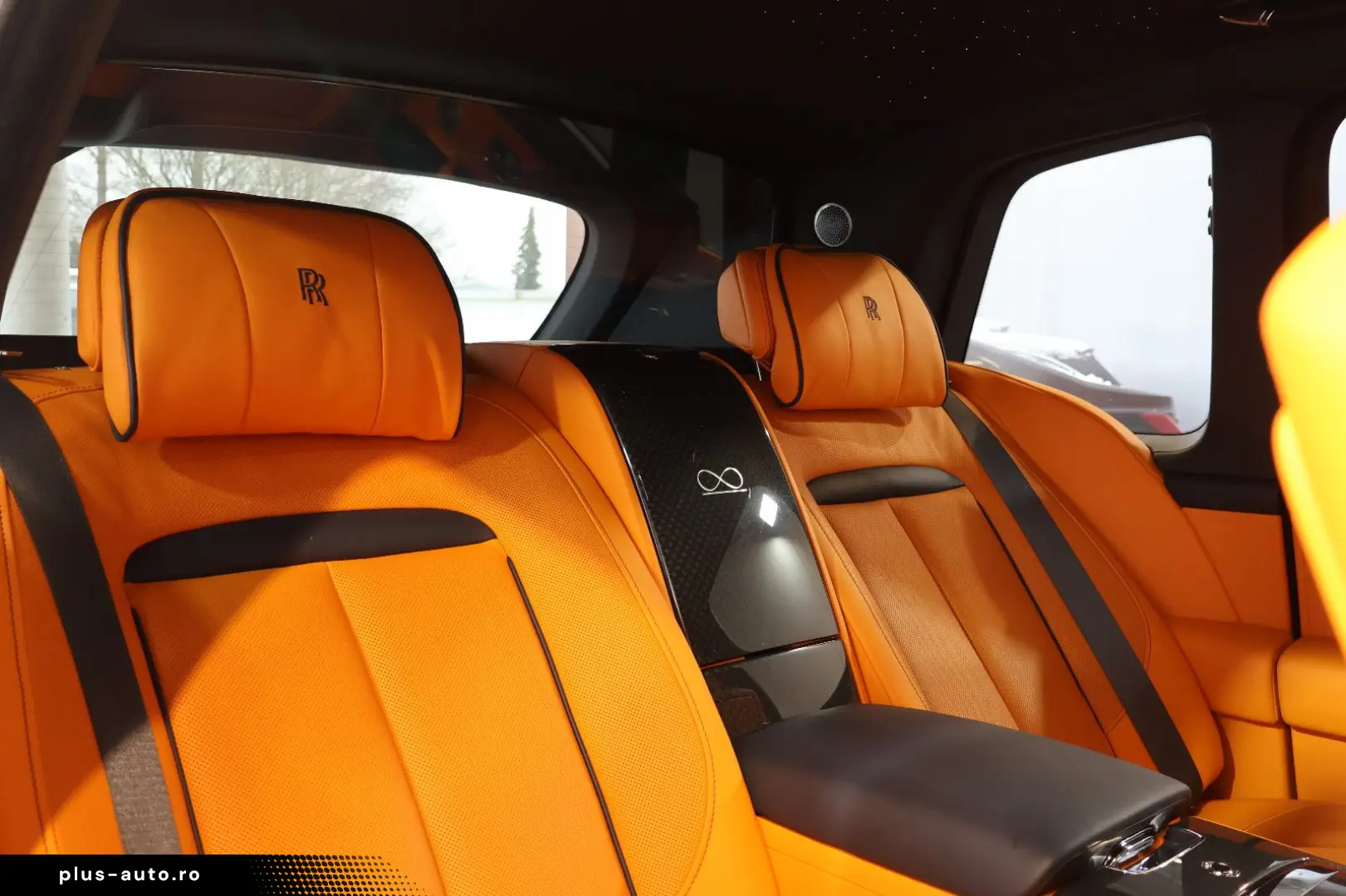 ROLLS ROYCE Cullinan 6.8 V12 Black Badge TV SKY MANDARIN 22