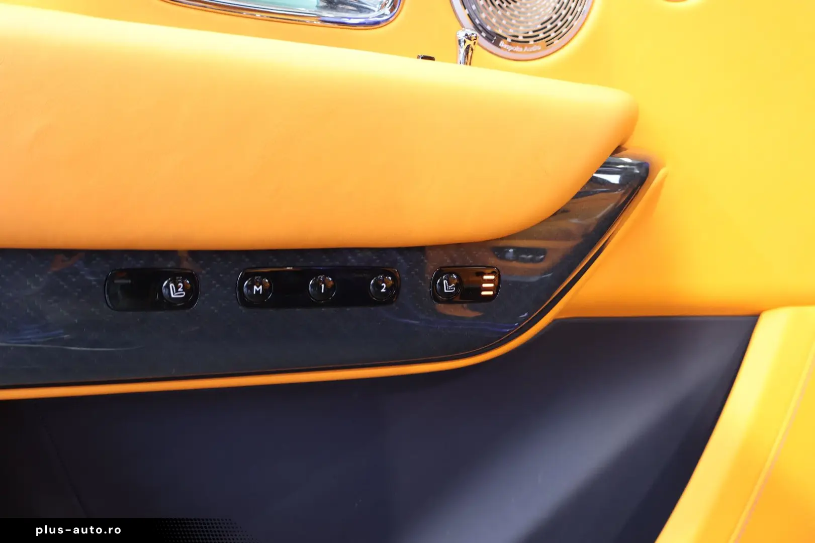 ROLLS ROYCE Cullinan 6.8 V12 Black Badge TV SKY MANDARIN 22