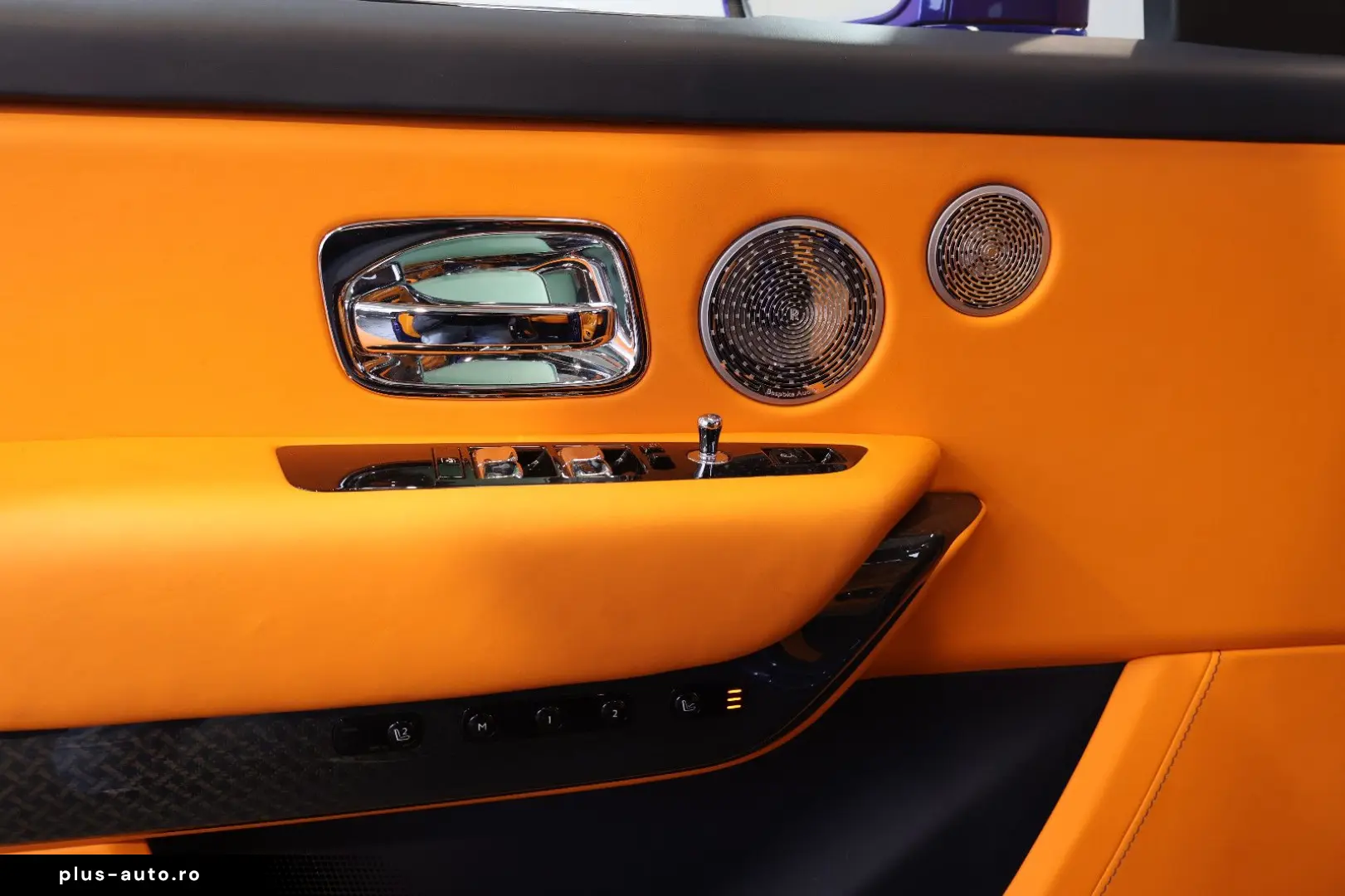 ROLLS ROYCE Cullinan 6.8 V12 Black Badge TV SKY MANDARIN 22